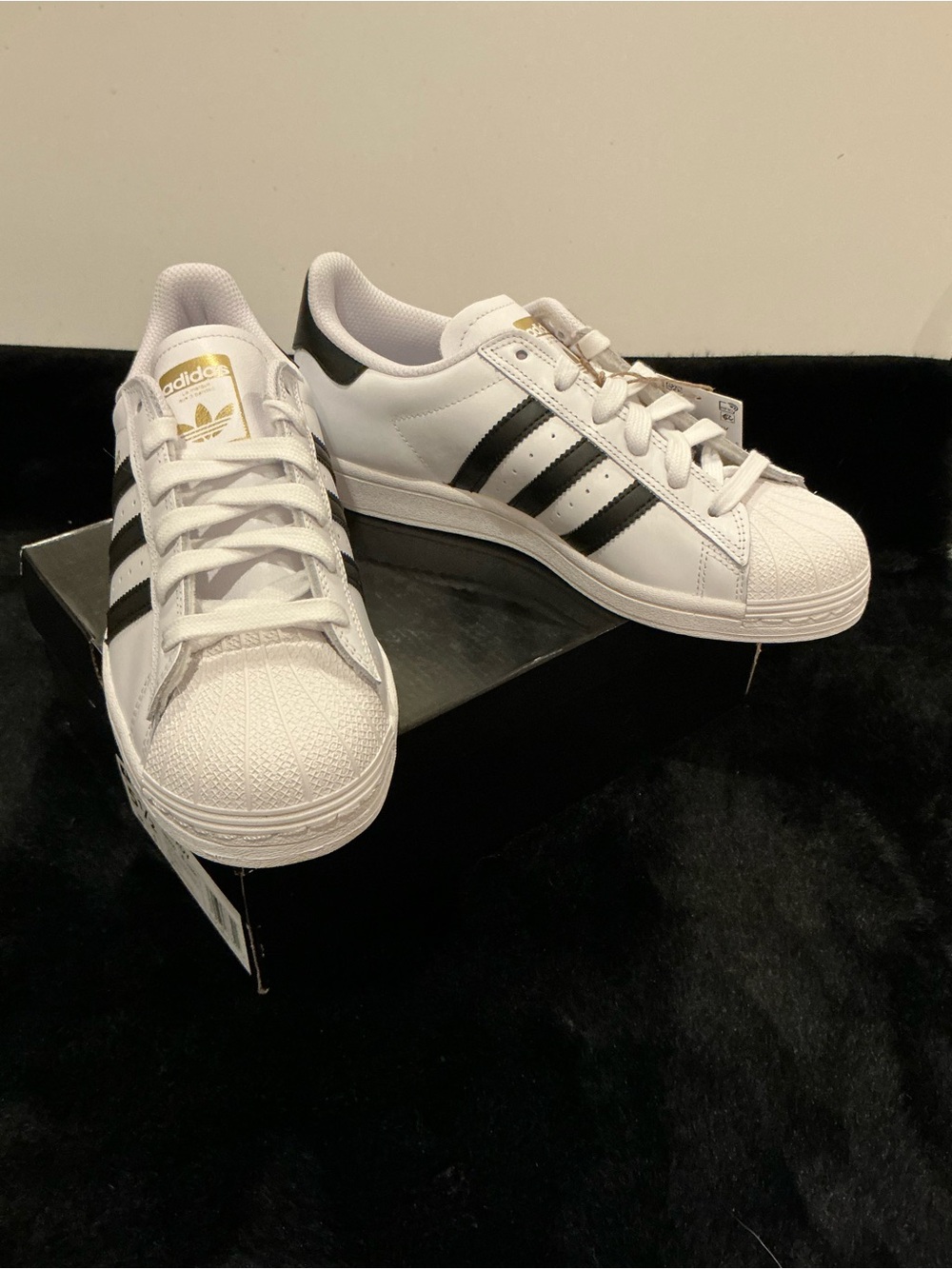adidas Superstar ADV White Sneakers with Black Three-Stripes Size 5.5 New In Box